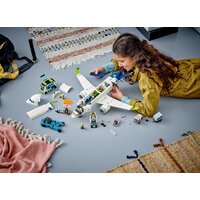 Конструктор LEGO City 60367 Пассажирский самолет - Изображение №8 — Chaika Market