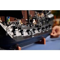 Конструктор LEGO Icons 10365 Пираты Карибского моря: Черная жемчужина - Изображение №17 — Chaika Market