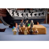 Конструктор LEGO Icons 10365 Пираты Карибского моря: Черная жемчужина - Изображение №18 — Chaika Market