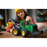 Конструктор LEGO Technic 42157 Скиддер John Deere 948L-II - Изображение №7 — Chaika Market