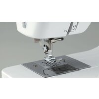 Электромеханическая швейная машина Brother HF 37 - Изображение №4 — Chaika Market