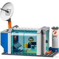 Конструктор LEGO City 60229 Площадка для сборки и транспорт для перевозки ракеты - Изображение №7 — Chaika Market