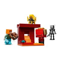 Конструктор LEGO Minecraft 21266 Битва за лаву Нижнего мира - Изображение №6 — Chaika Market
