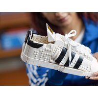 Конструктор LEGO 10282 Кроссовки adidas Originals Superstar - Изображение №26 — Chaika Market