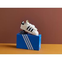 Конструктор LEGO 10282 Кроссовки adidas Originals Superstar - Изображение №14 — Chaika Market