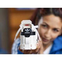 Конструктор LEGO 10282 Кроссовки adidas Originals Superstar - Изображение №27 — Chaika Market