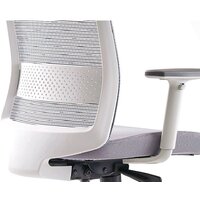 Офисное кресло Bestuhl S30 White Pl с подголовником и рег. подлокотником (черная сетка/серая ткань) - Изображение №6 — Chaika Market