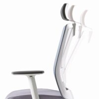 Офисное кресло Bestuhl S30 White Pl с подголовником и рег. подлокотником (черная сетка/серая ткань) - Изображение №7 — Chaika Market